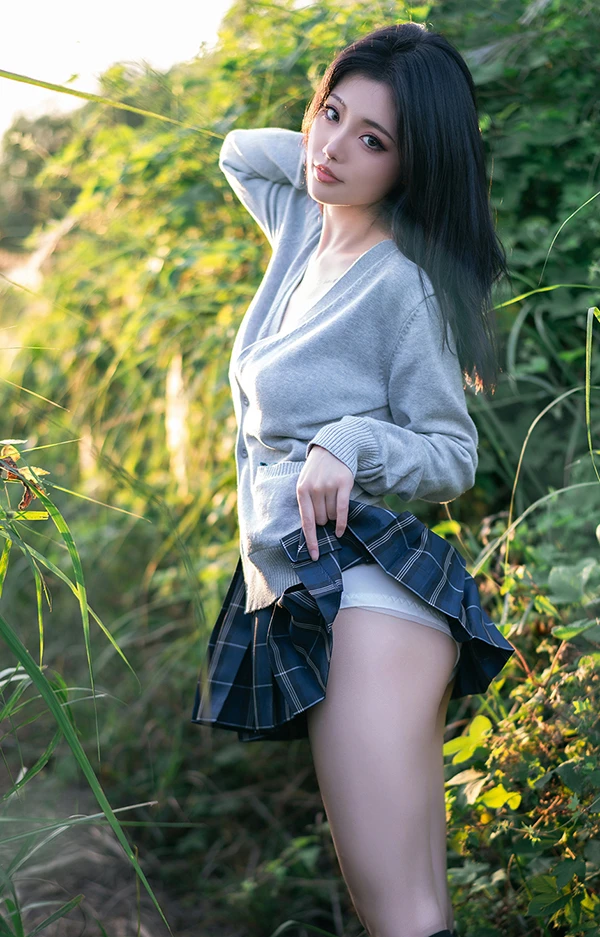 网红美女桃良阿宅 外出JK半裸正当时